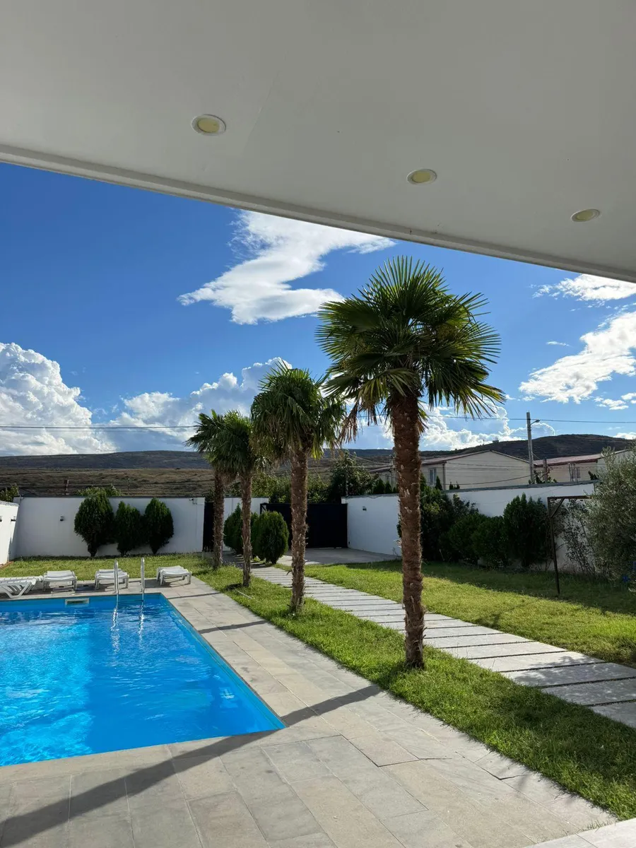 House, 5-room, 300 m²