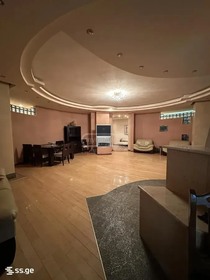 Apartment, 5-room, 300 m²