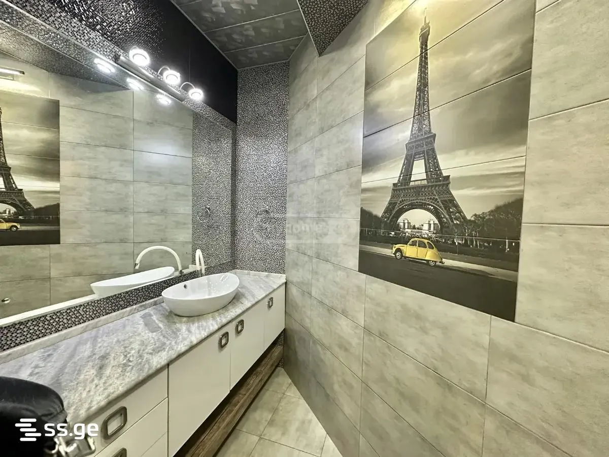 Apartment, 5-room, 180 m²