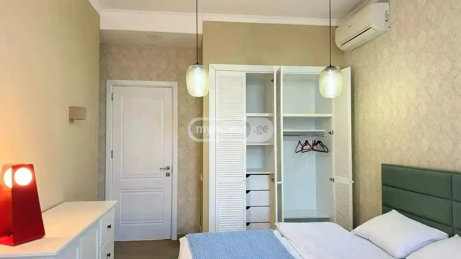 Квартира, 3-комн., 115 м²