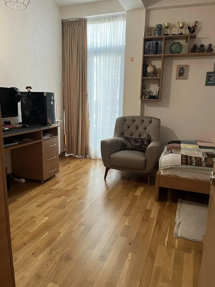 House, 5-room, 223 m²
