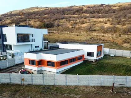 Дом, 5-комн., 300 м²