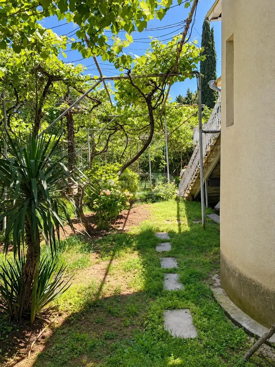 House, 5-room, 270 m²