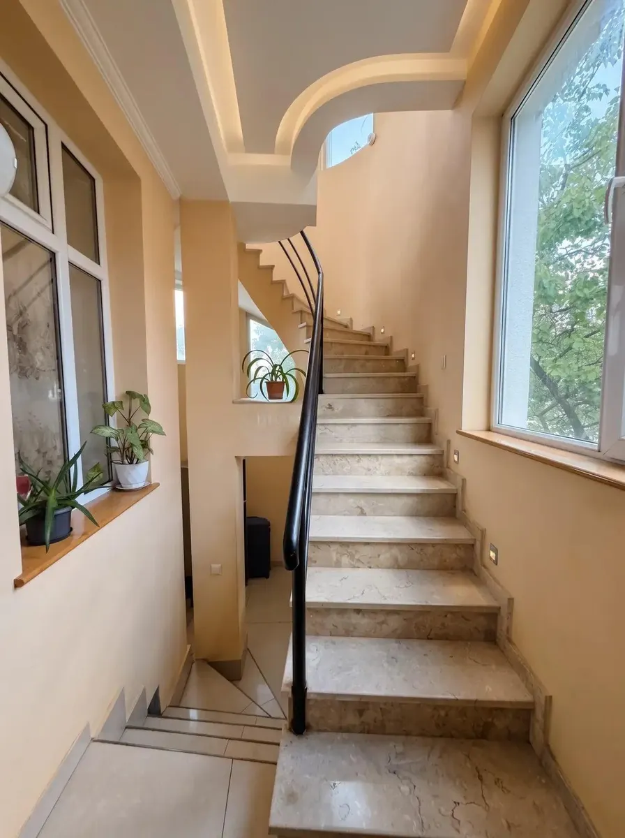 Дом, 10-комн., 250 м²