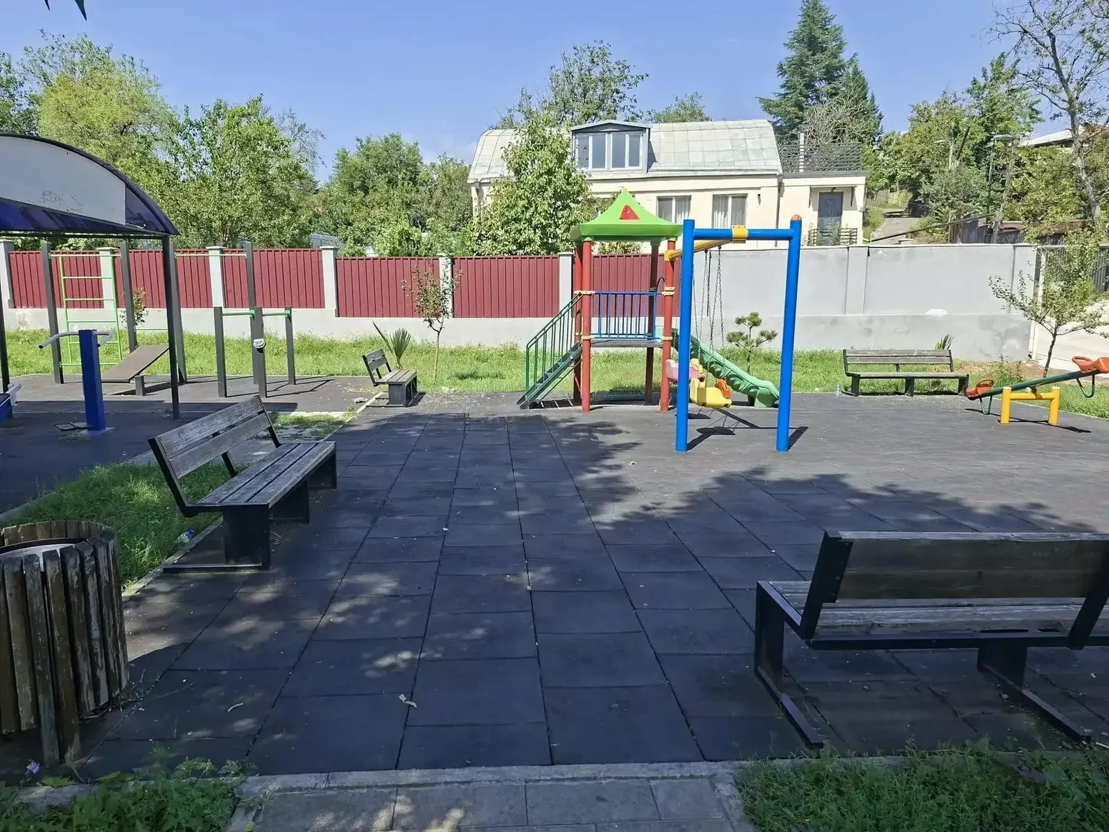 Дом, 4-комн., 1335 м²
