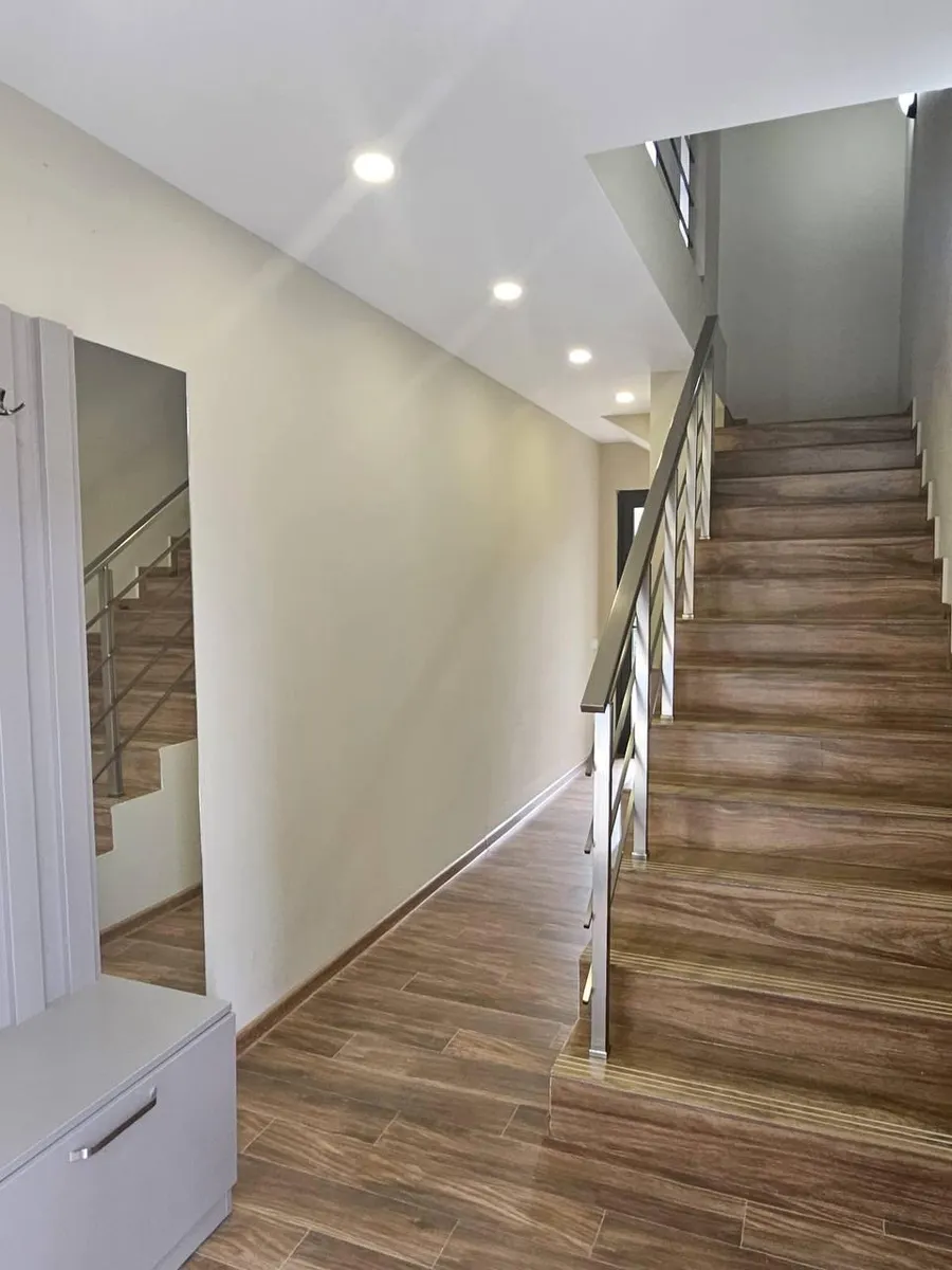 House, 4-room, 220 m²