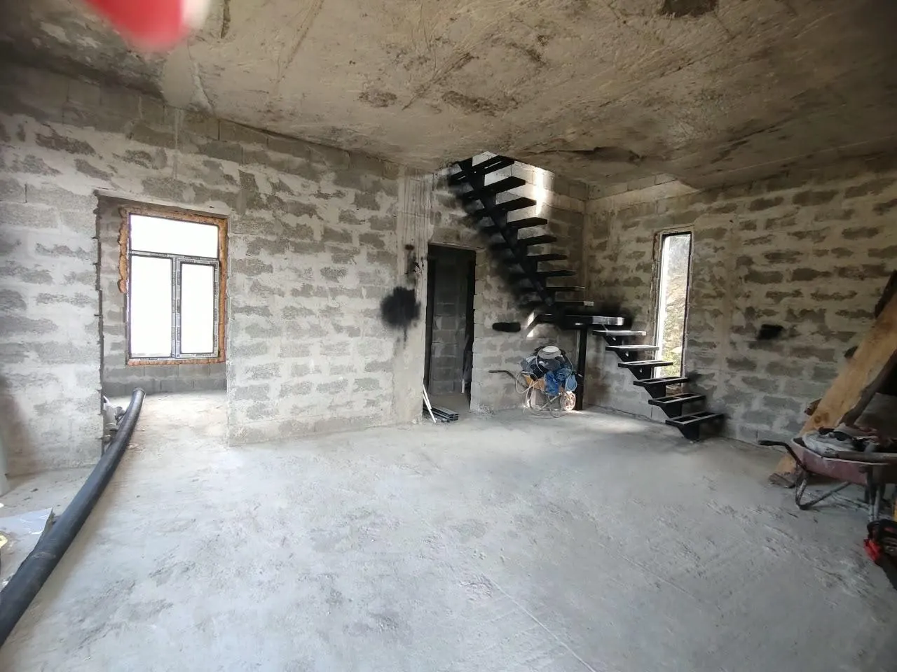 House, 3-room, 136 m²