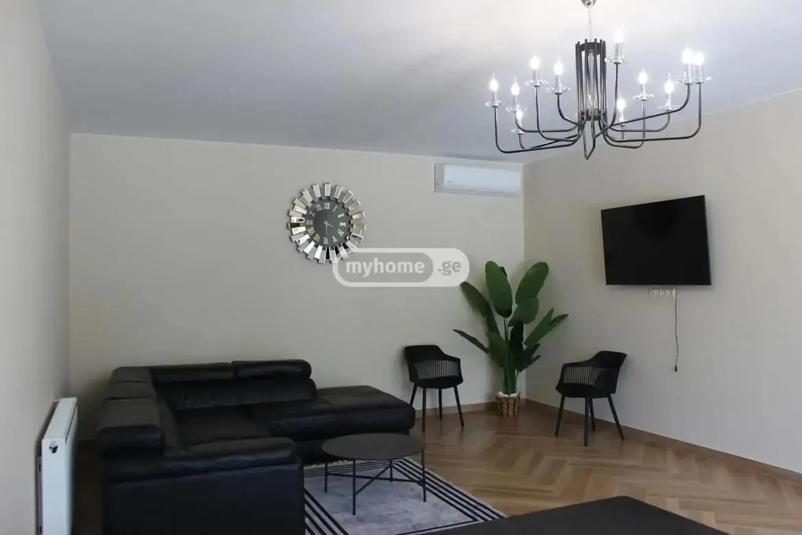 House, 5-room, 200 m²