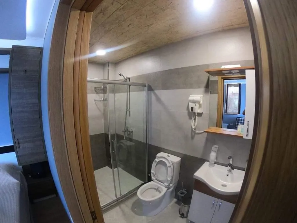 House, 5-room, 250 m²