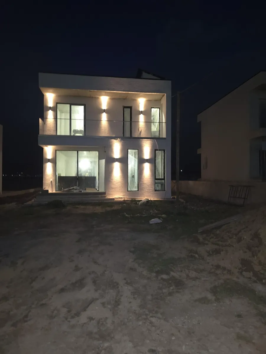 Дом, 5-комн., 240 м²
