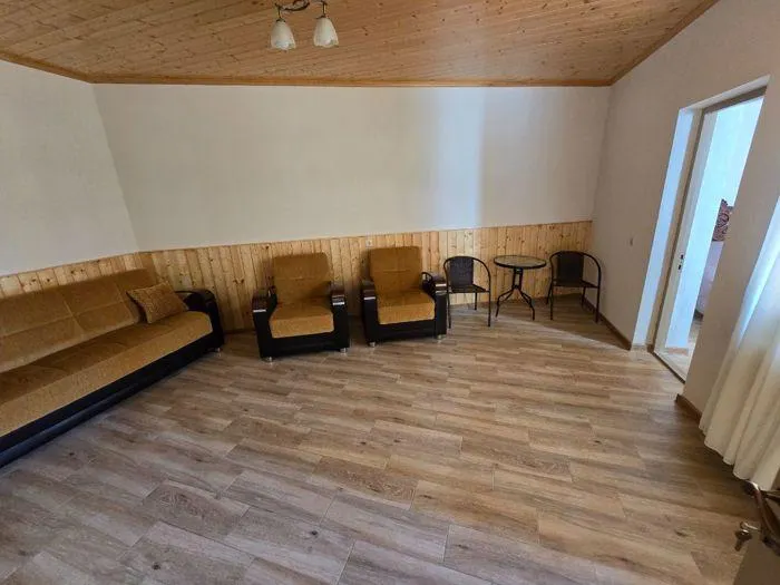 House, 4-room, 90 m²