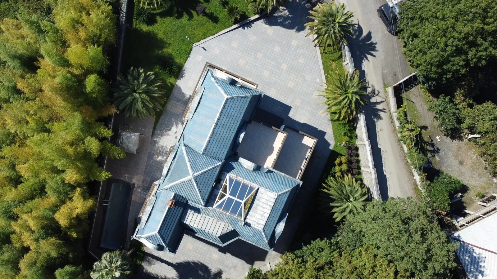House, 10-room, 900 m²