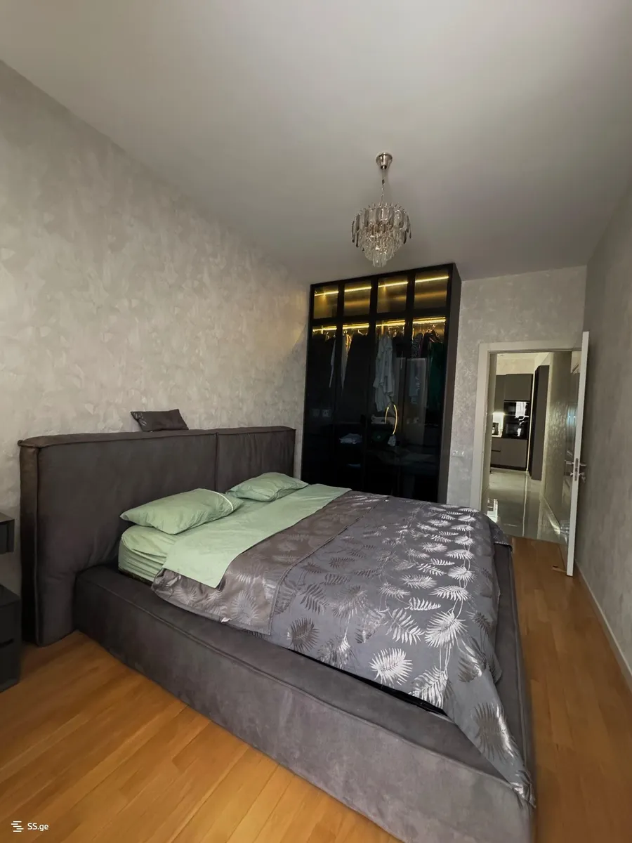 Квартира, 3-комн., 100 м²