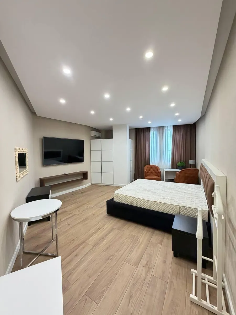 Квартира, 4-комн., 217 м²
