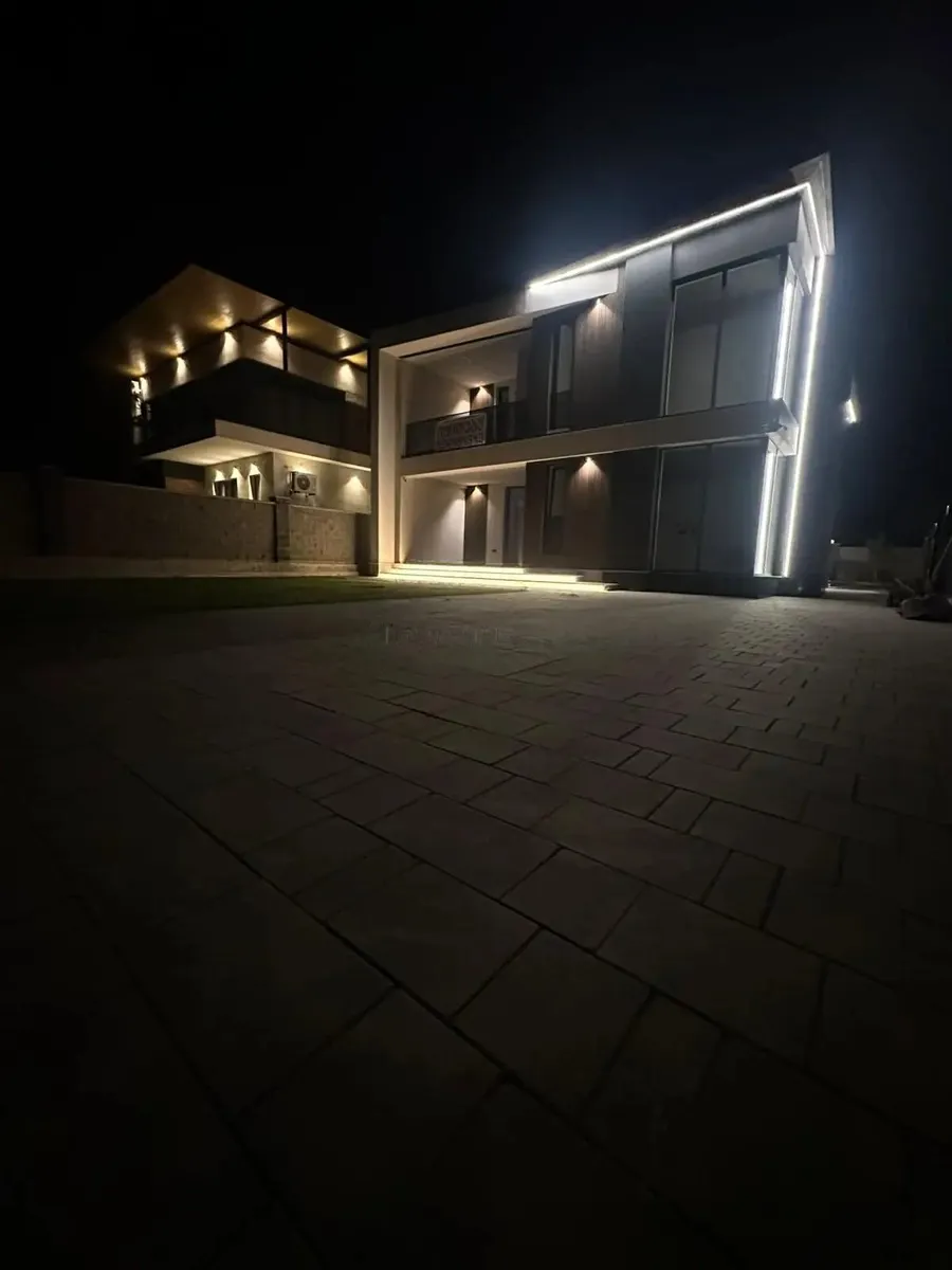 House, 8-room, 328 m²