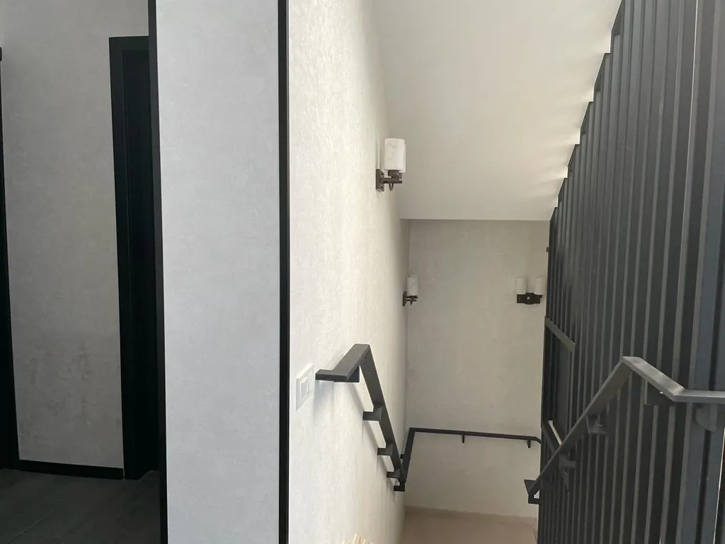 House, 5-room, 300 m²