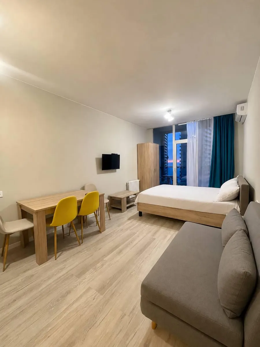 Квартира, 1-комн., 33.9 м², Komunna Tower