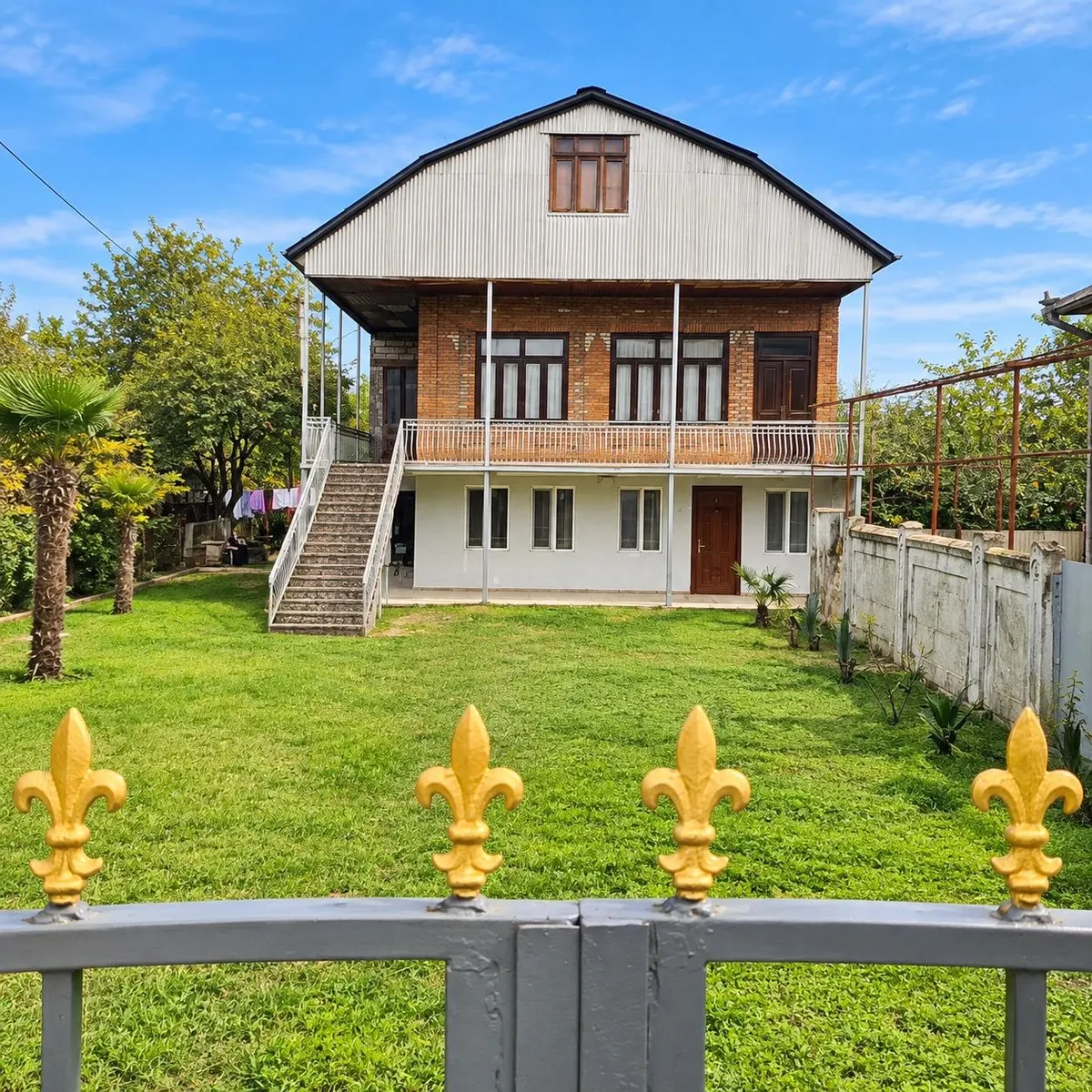 Дом, 8-комн., 370 м²