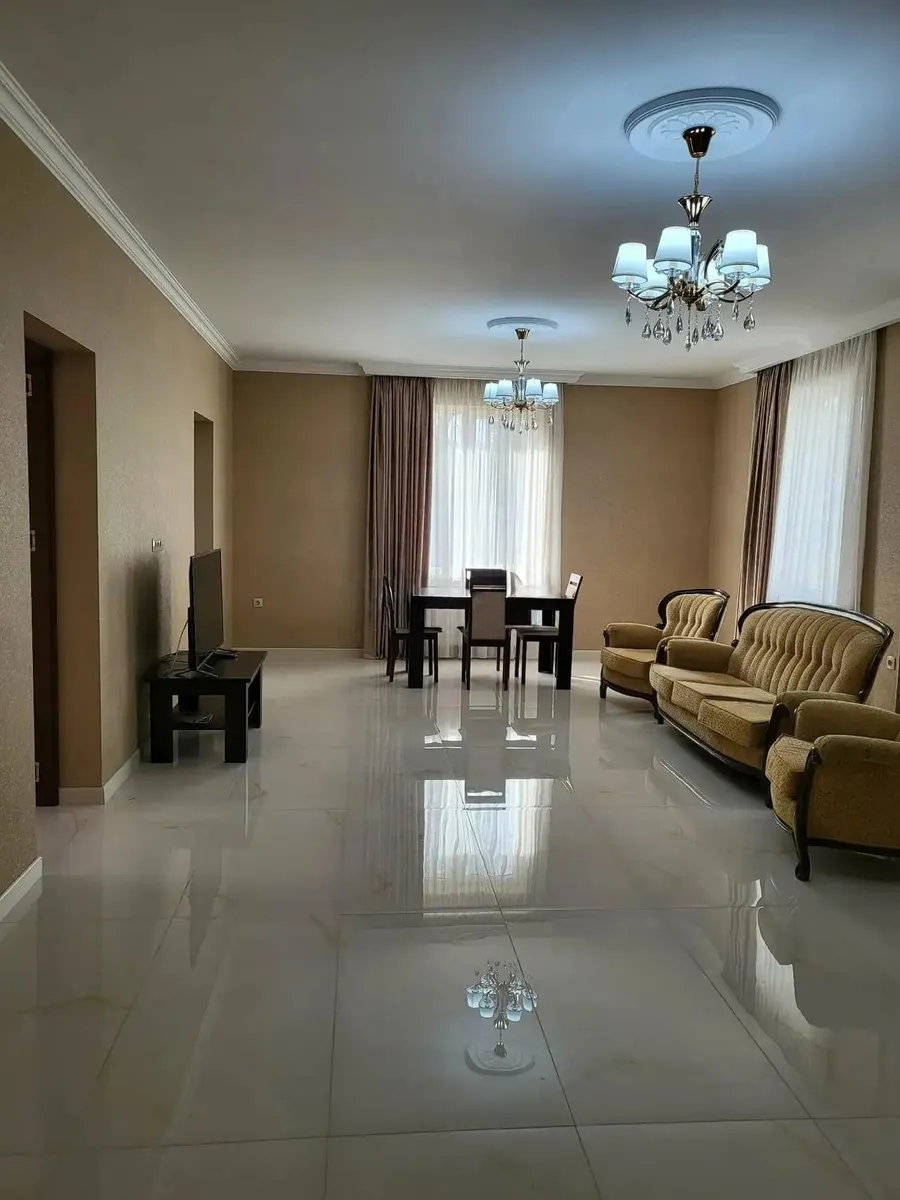 Дом, 4-комн., 1335 м²