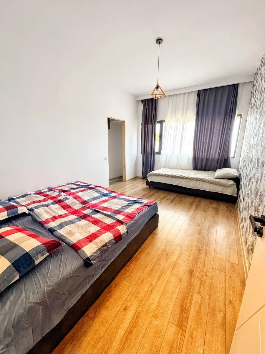 Дом, 5-комн., 300 м²