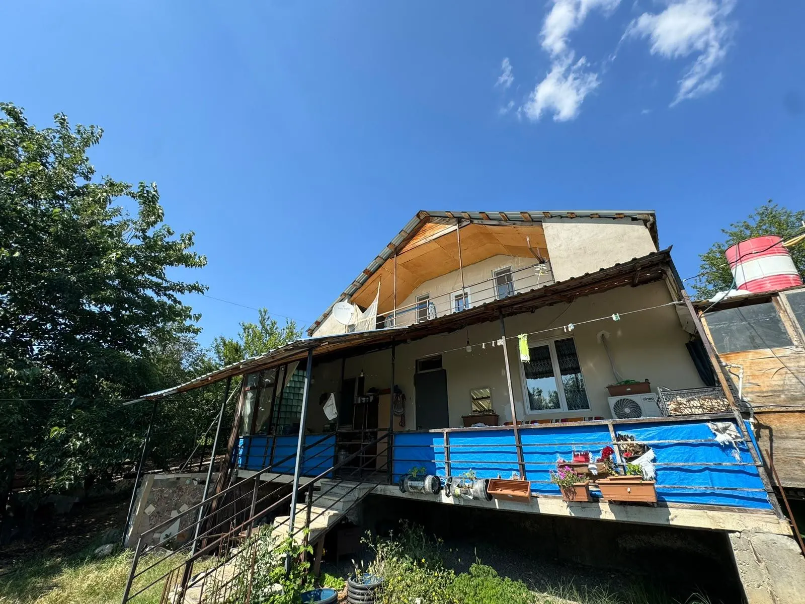 House, 4-room, 200 m²