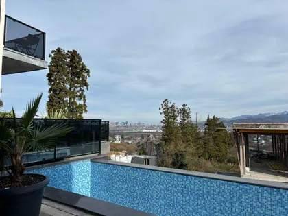 House, 3-room, 230 m²