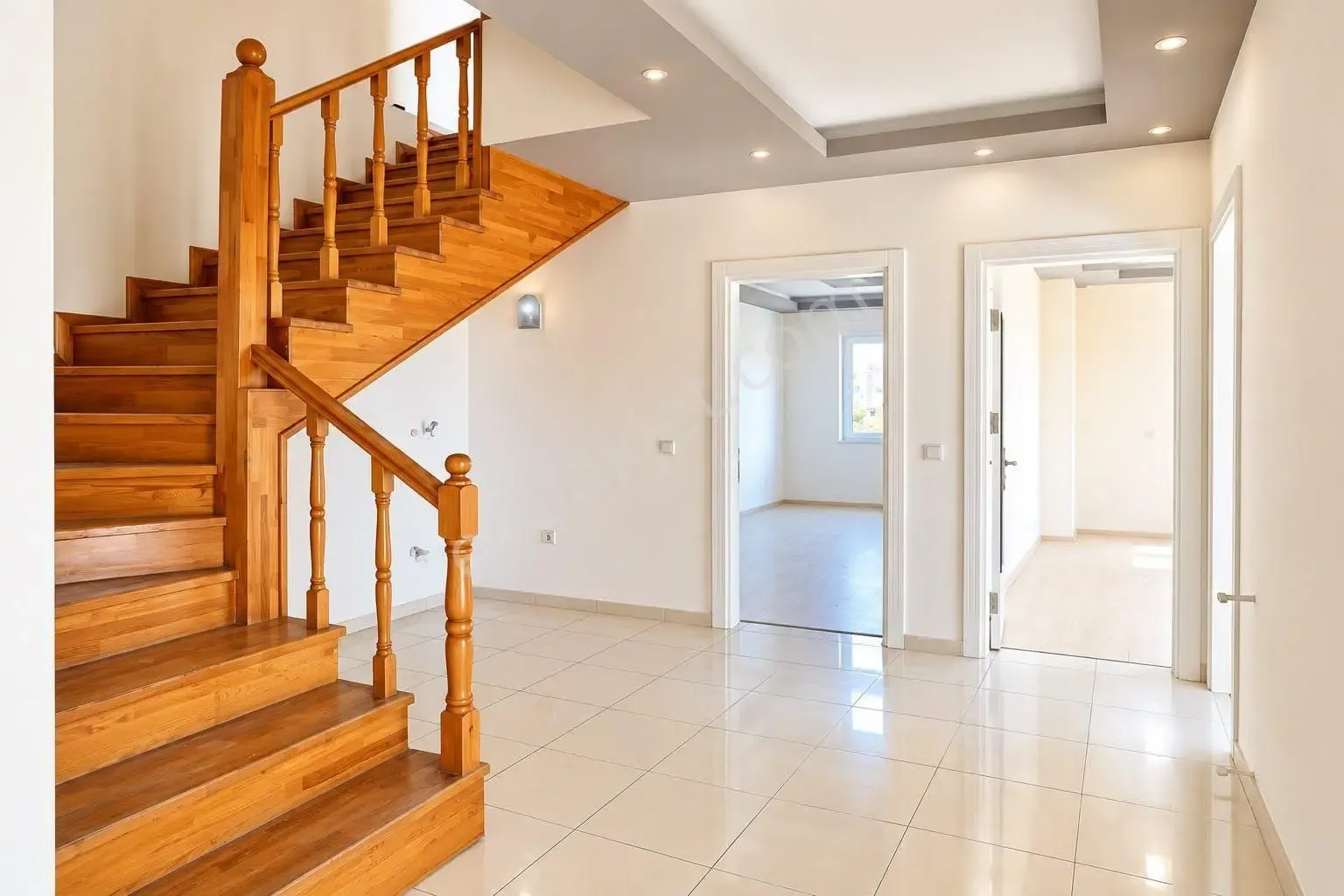 Apartment, 8-room, 290 m²