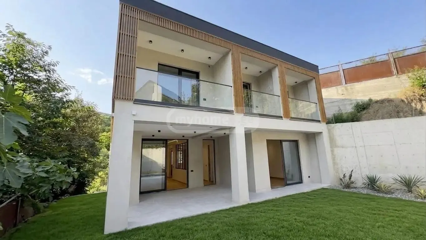 Дом, 5-комн., 1500 м²