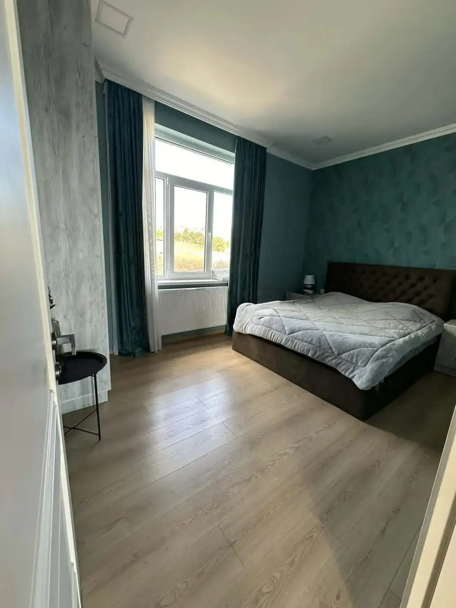 Дом, 7-комн., 330 м²