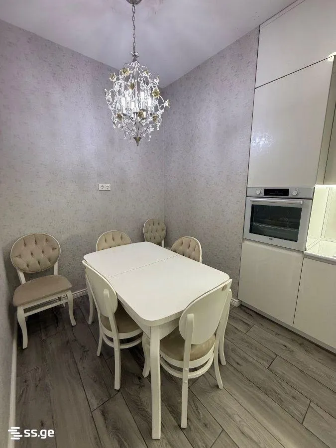 Apartment, 5-room, 133 m²