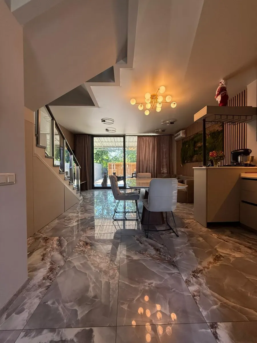 House, 4-room, 140 m²