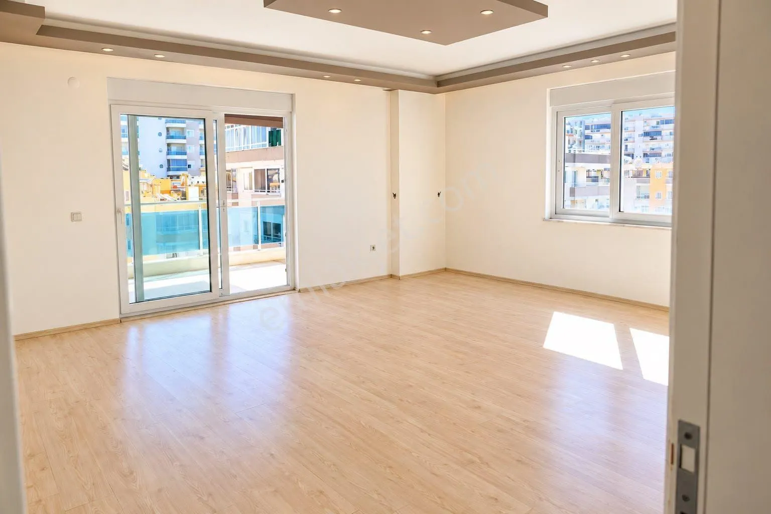 Apartment, 8-room, 290 m²
