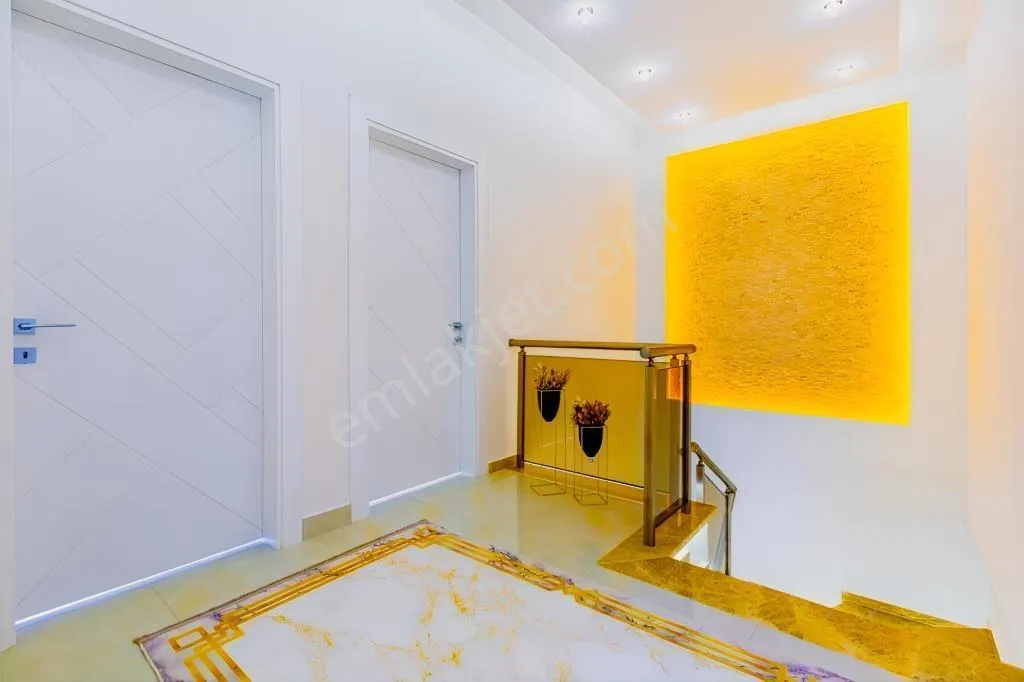 Apartment, 4-room, 200 m²