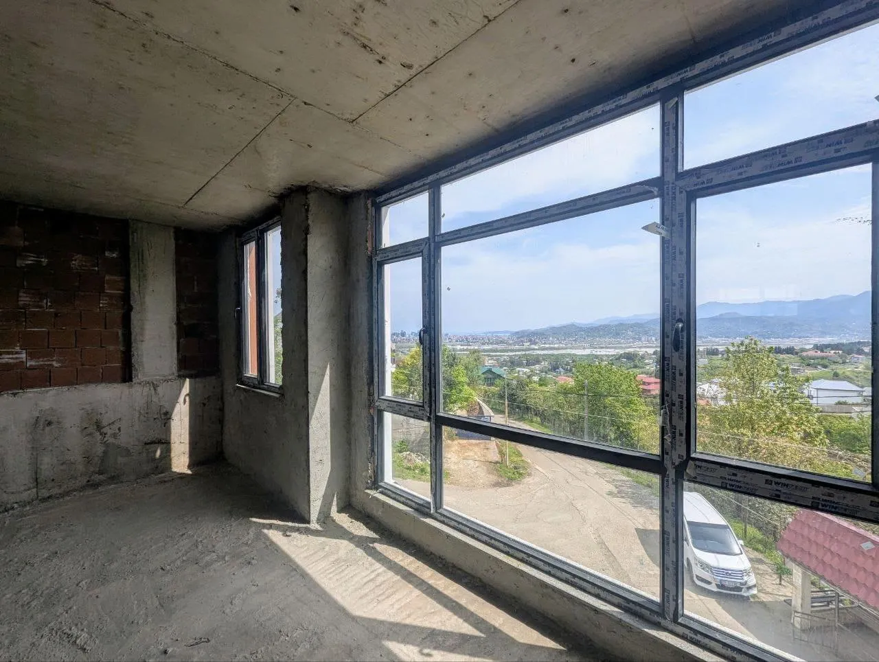 House, 3-room, 240 m²