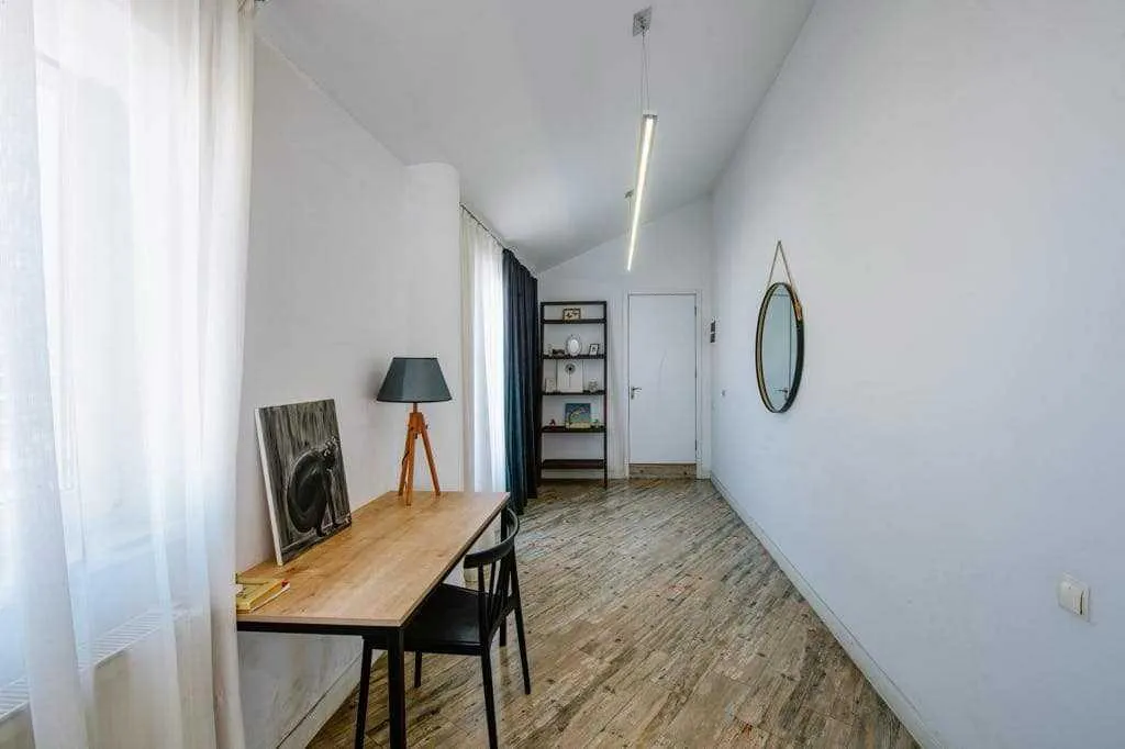 Квартира, 3-комн., 160 м²