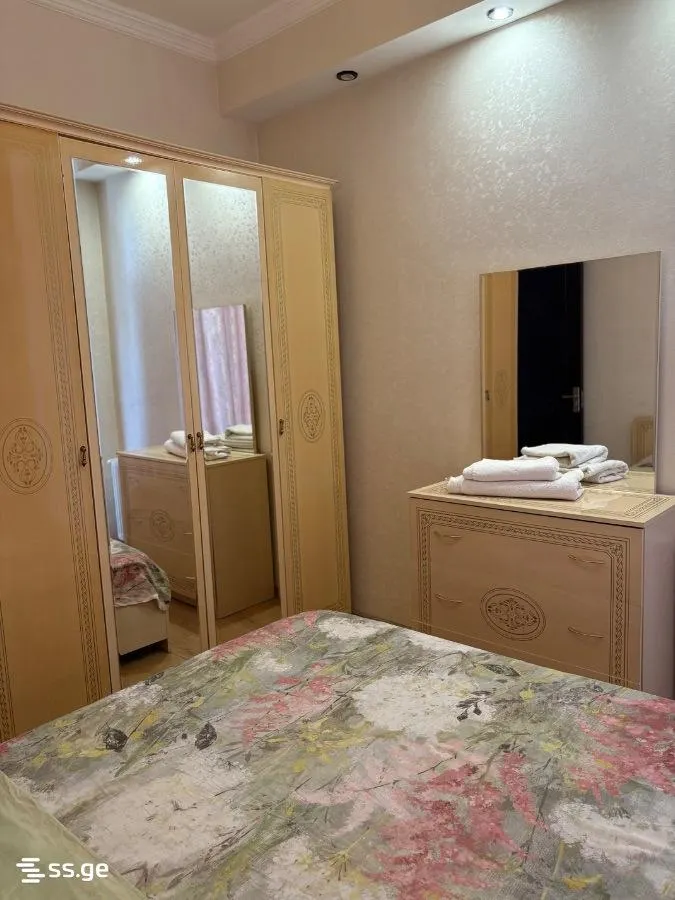 Квартира, 2-комн., 65 м²