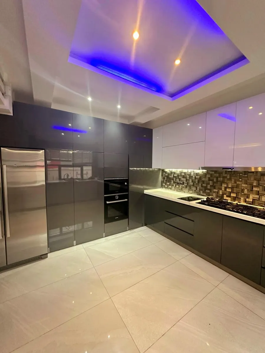 House, 6-room, 600 m²