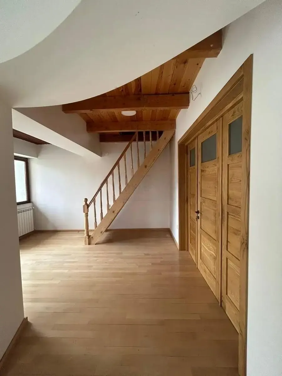 Дом, 10-комн., 700 м²