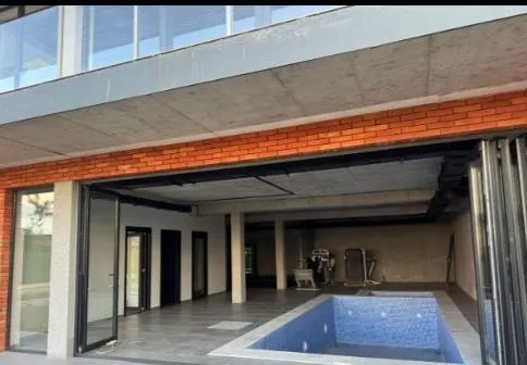 Дом, 5-комн., 750 м²