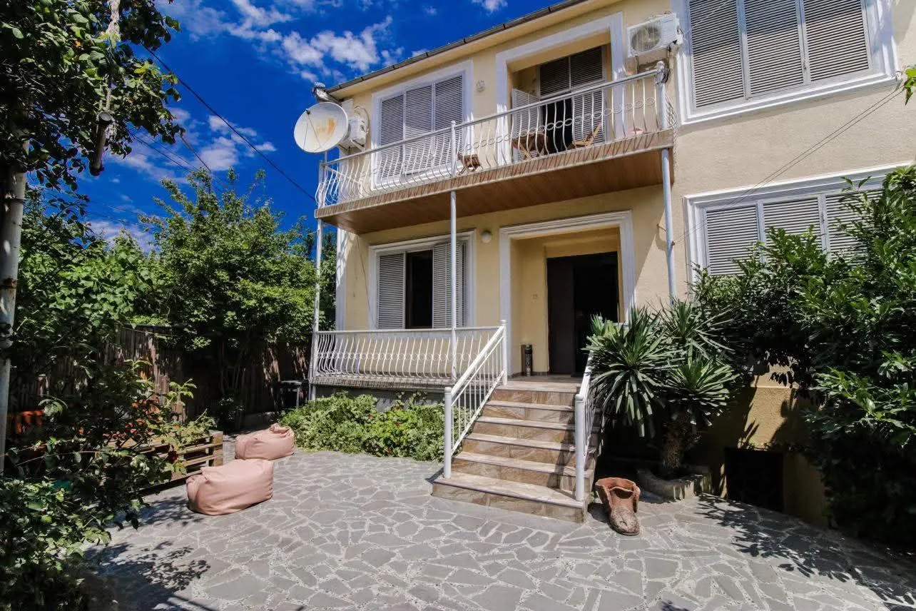 House, 5-room, 360 m²