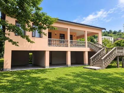 House, 4-room, 425 m²