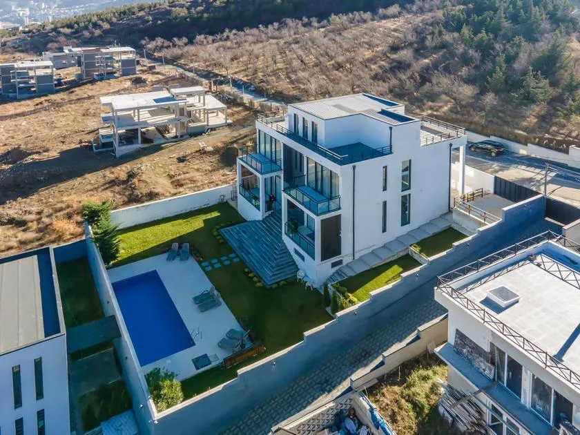 Дом, 5-комн., 600 м²