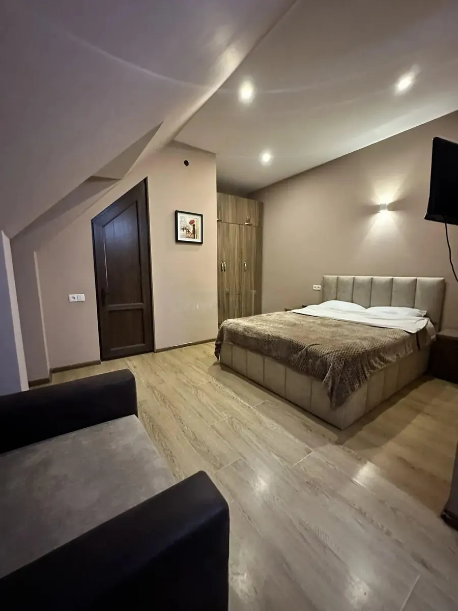 House, 6-room, 252 m²