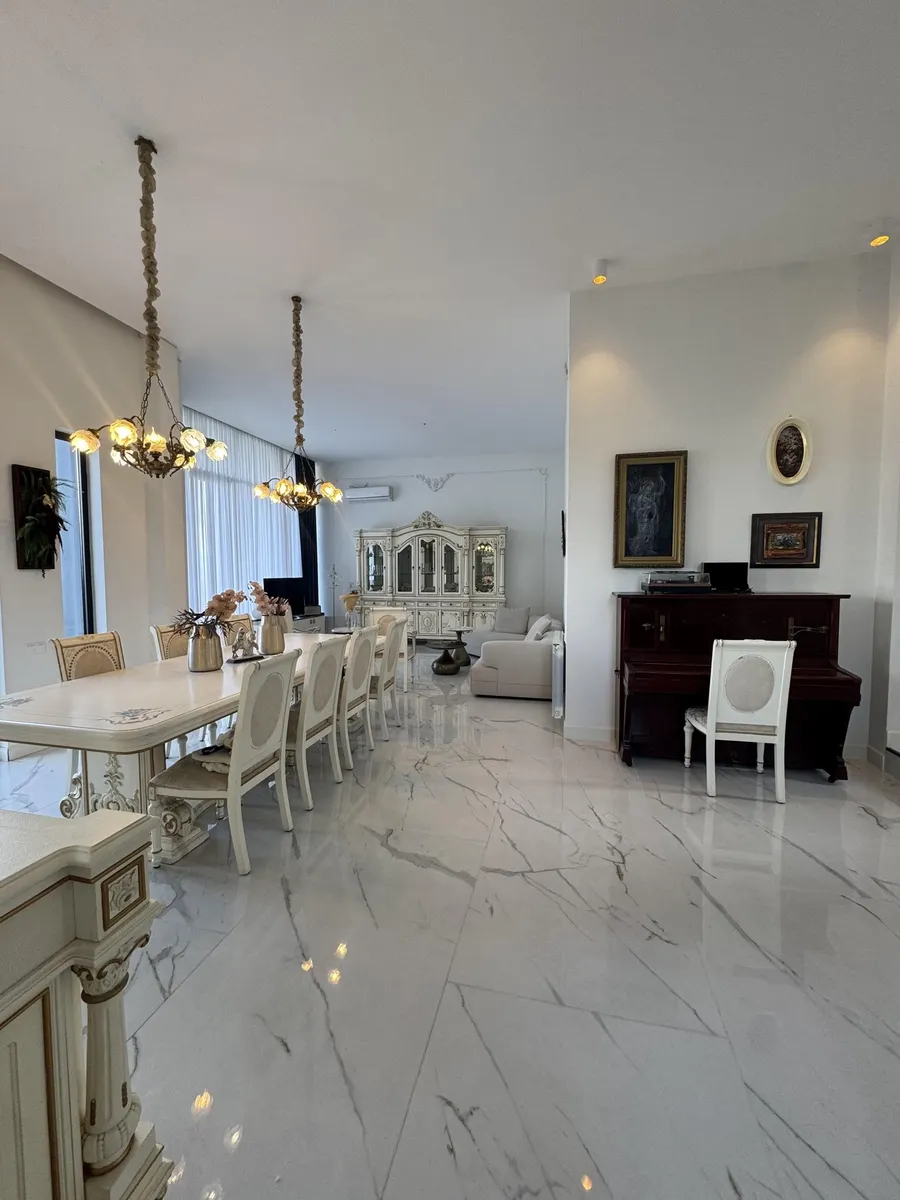 Дом, 5-комн., 600 м²
