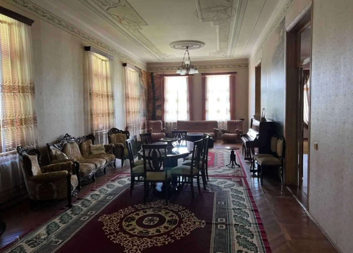 Дом, 7-комн., 450 м²