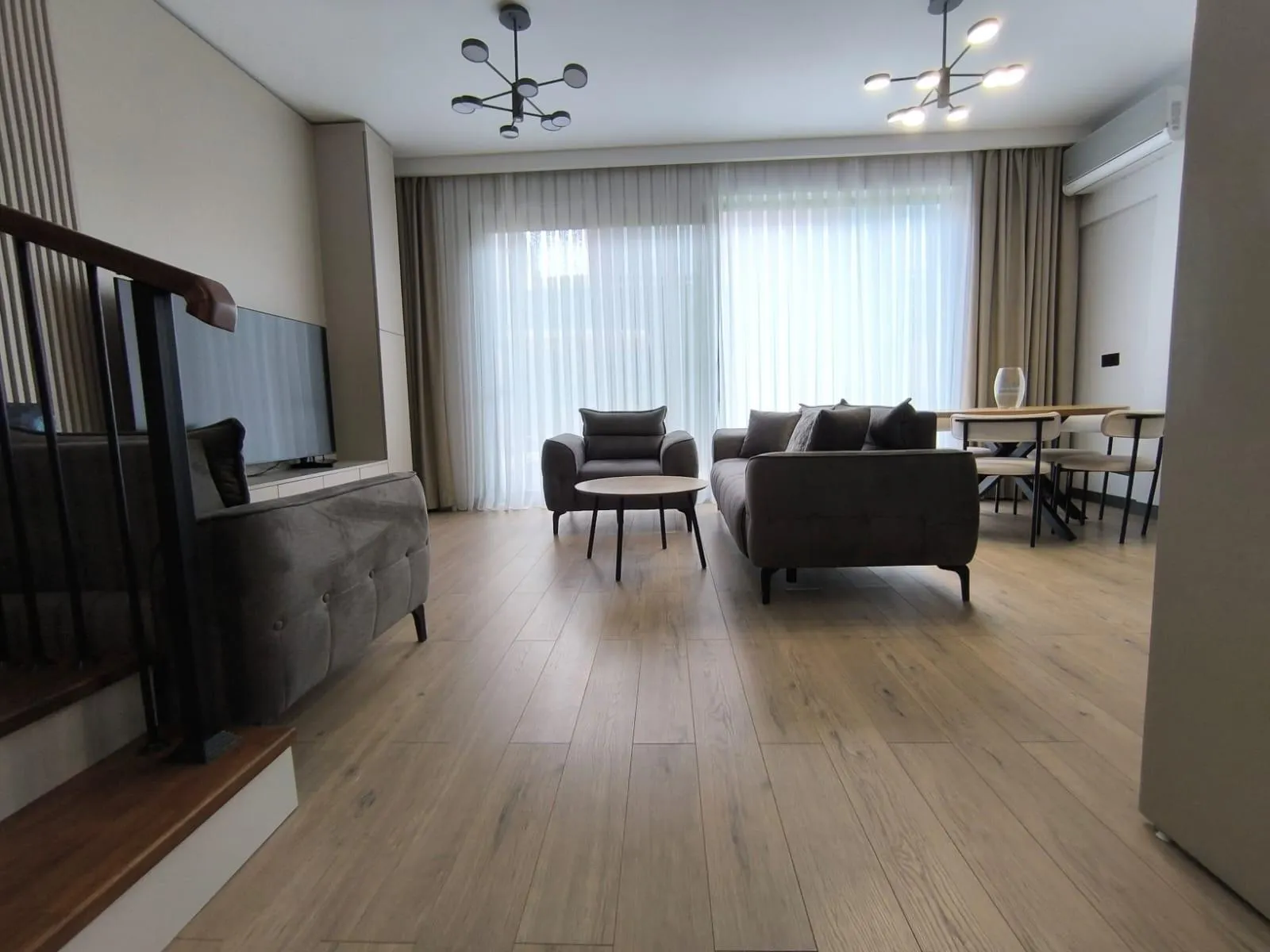 House, 5-room, 207 m²