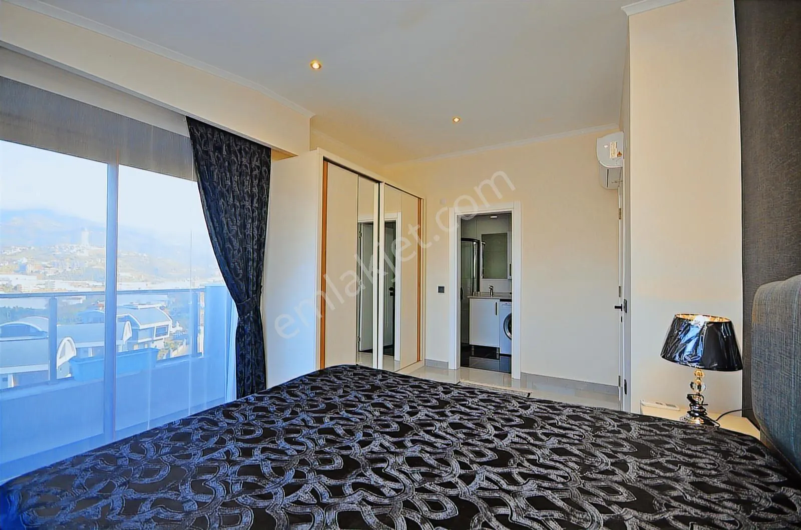 Apartment, 4-room, 145 m²