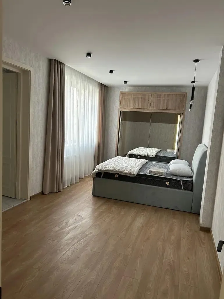 House, 5-room, 380 m²
