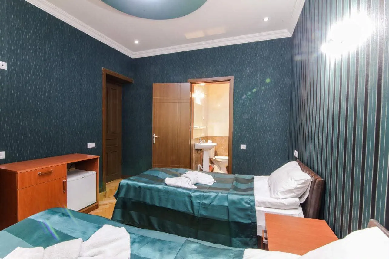 House, 5-room, 360 m²