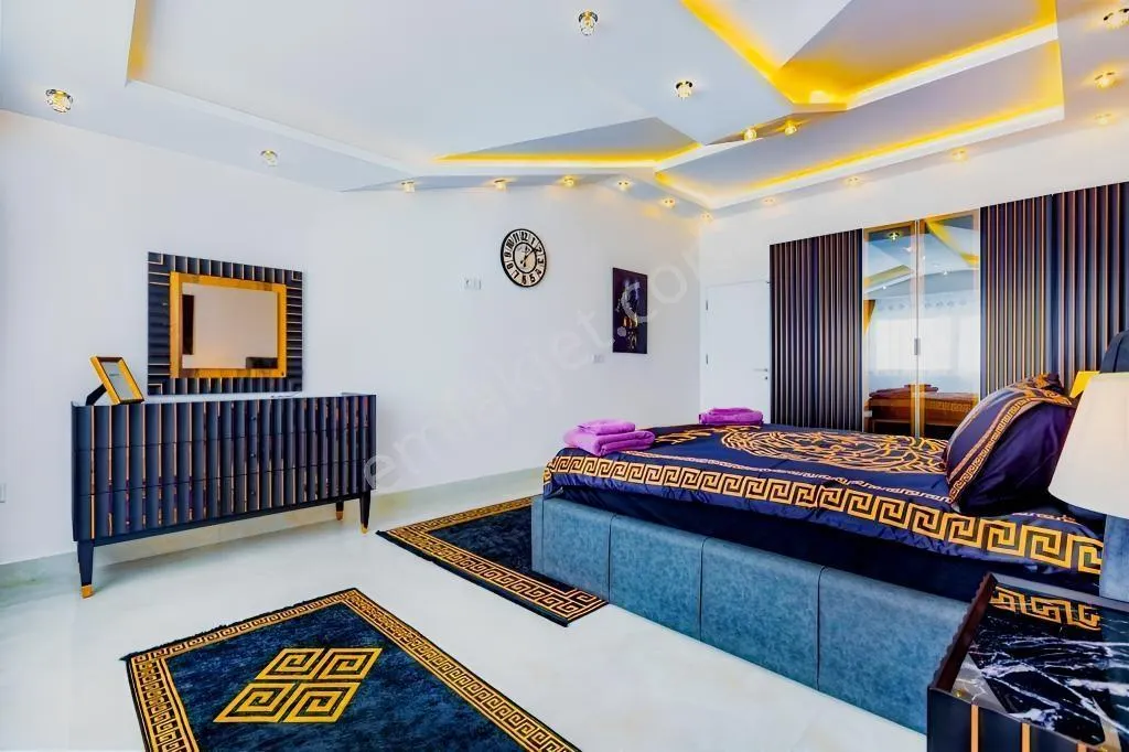 Apartment, 4-room, 200 m²